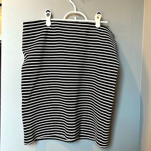 LOFT Black & White Striped Knit Pencil Skirt - Large Petite